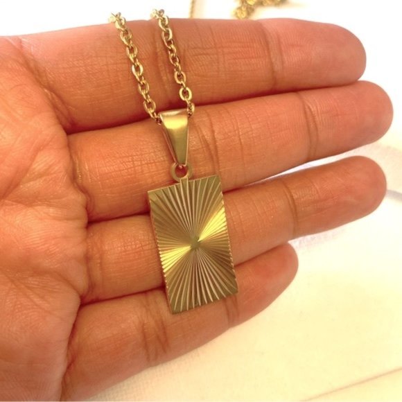 18K Gold Plated Textured Rectangular Pendant Necklace - Picture 5 of 9